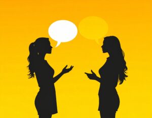 黄色い背景の前で、二人の女性が向き合って会話しているシルエット。それぞれの頭上には、対話を表す吹き出しがある。